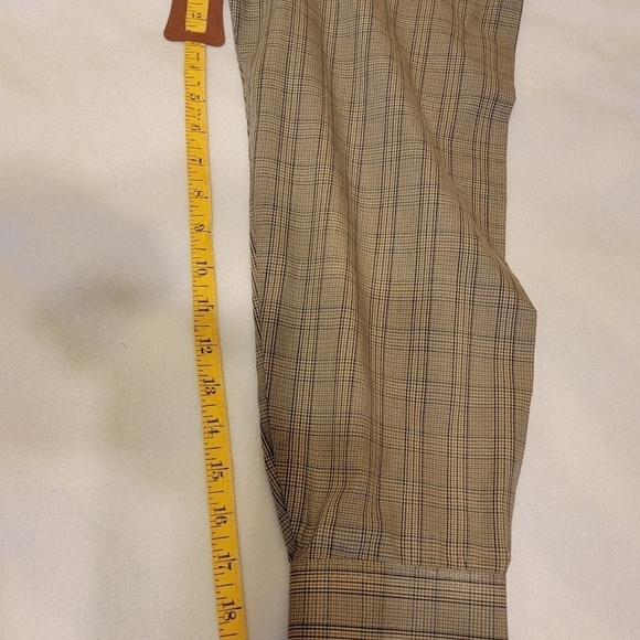 Van Heusen Large button down long sleeve shirt. 16.5 - Picture 5 of 12